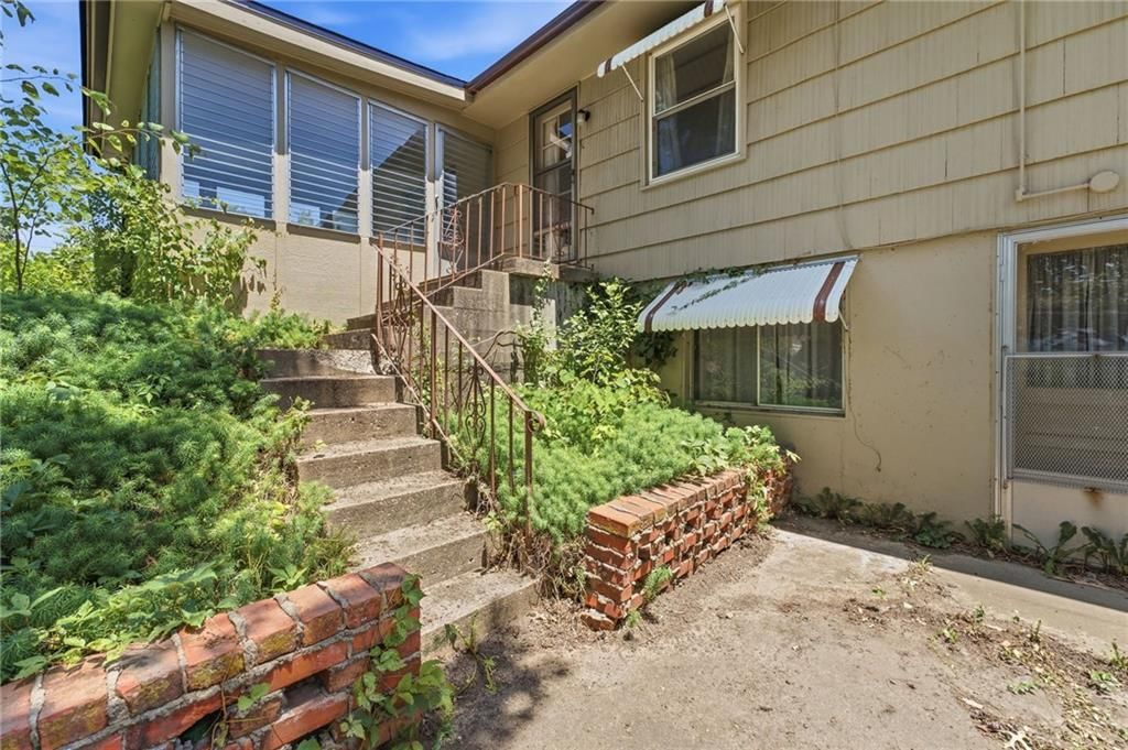 4962 NE Chouteau Drive — photo 34