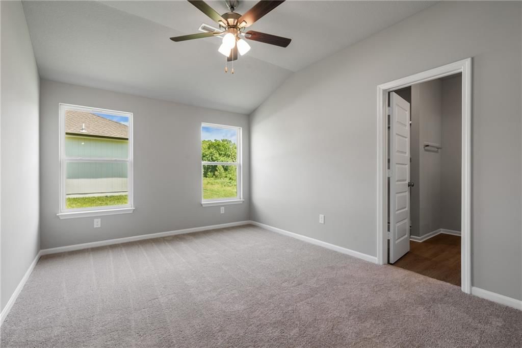 19523 Lincoln Street — photo 10