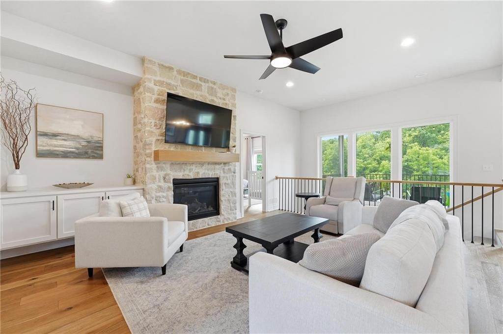 8548 Valley Spring Drive — photo 4