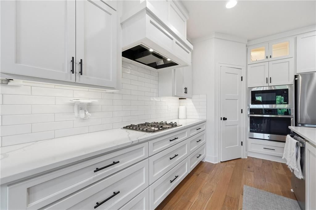 8548 Valley Spring Drive — photo 10
