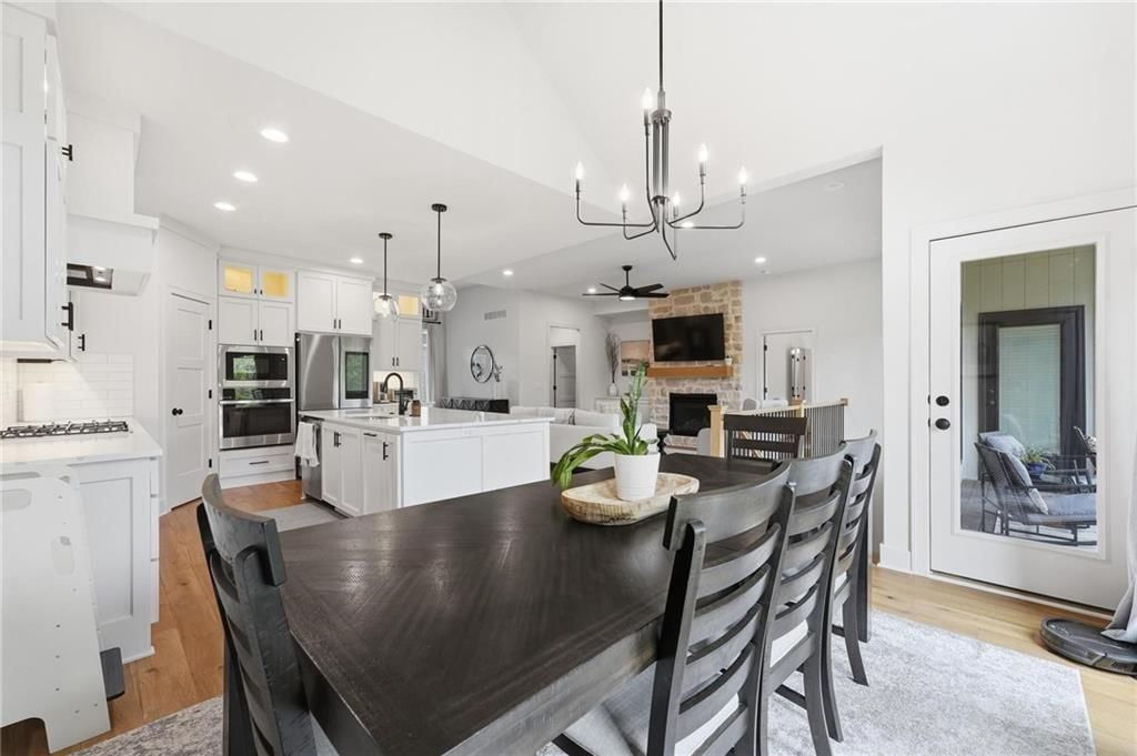 8548 Valley Spring Drive — photo 12