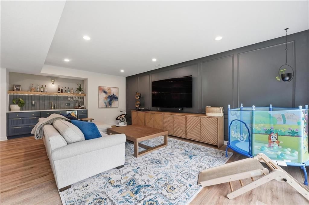 8548 Valley Spring Drive — photo 32