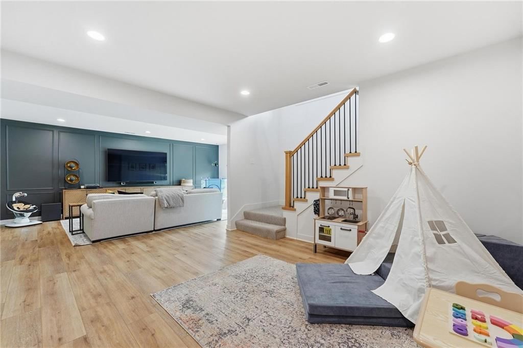 8548 Valley Spring Drive — photo 35