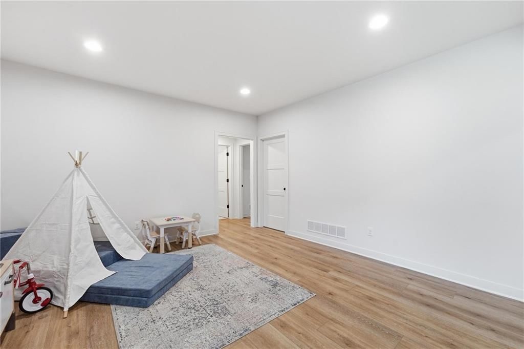 8548 Valley Spring Drive — photo 36