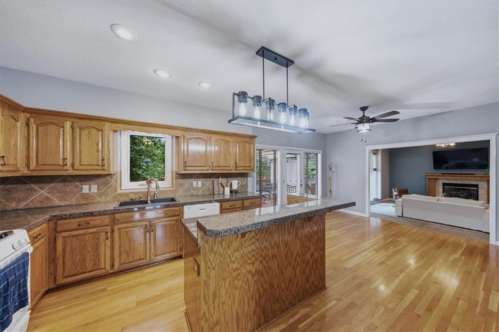270 SE Sumpter Court — photo 2