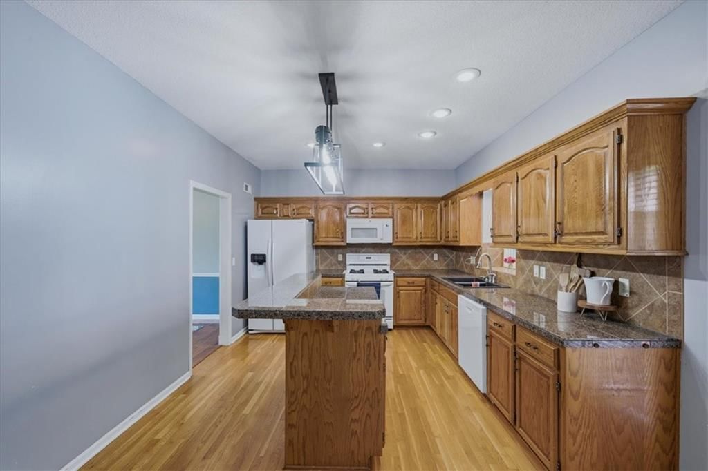 270 SE Sumpter Court — photo 3