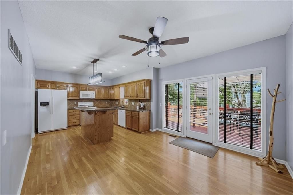 270 SE Sumpter Court — photo 5