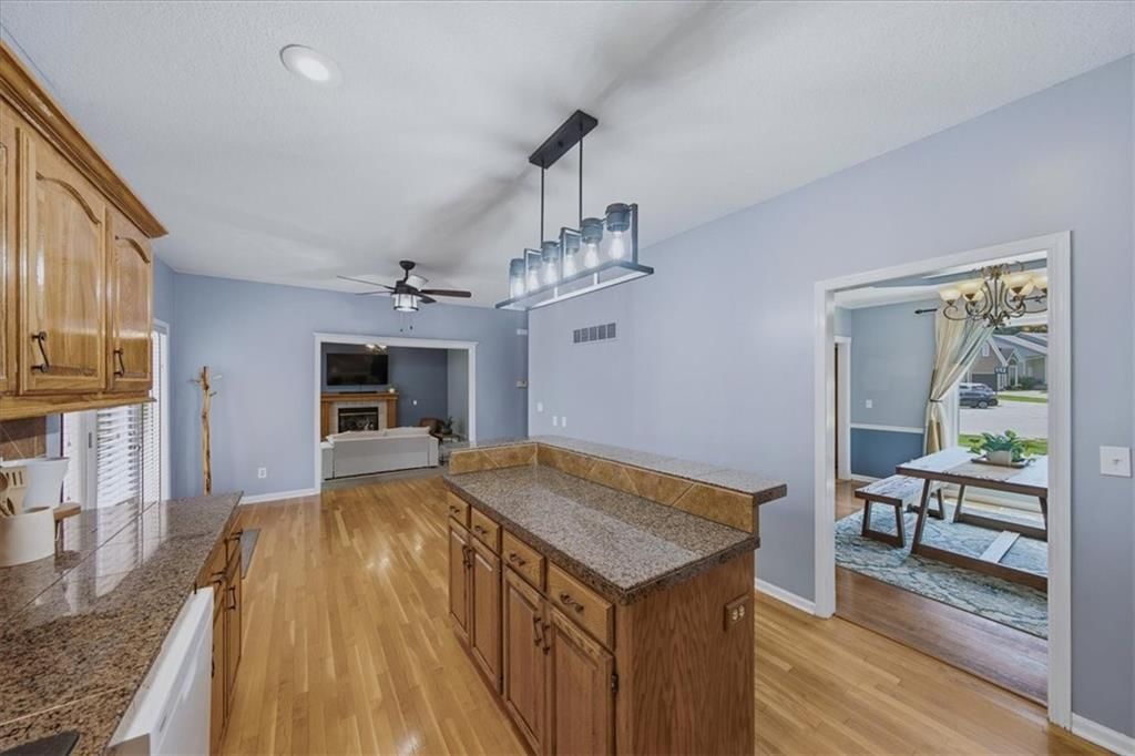 270 SE Sumpter Court — photo 6