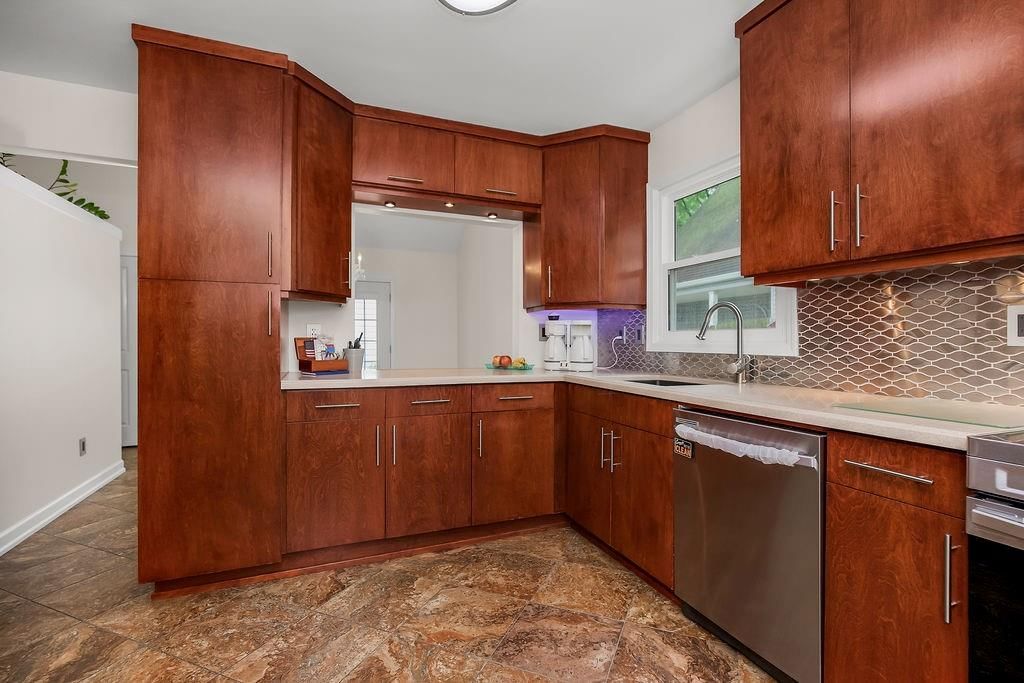 221 Deerfield Lane — photo 9