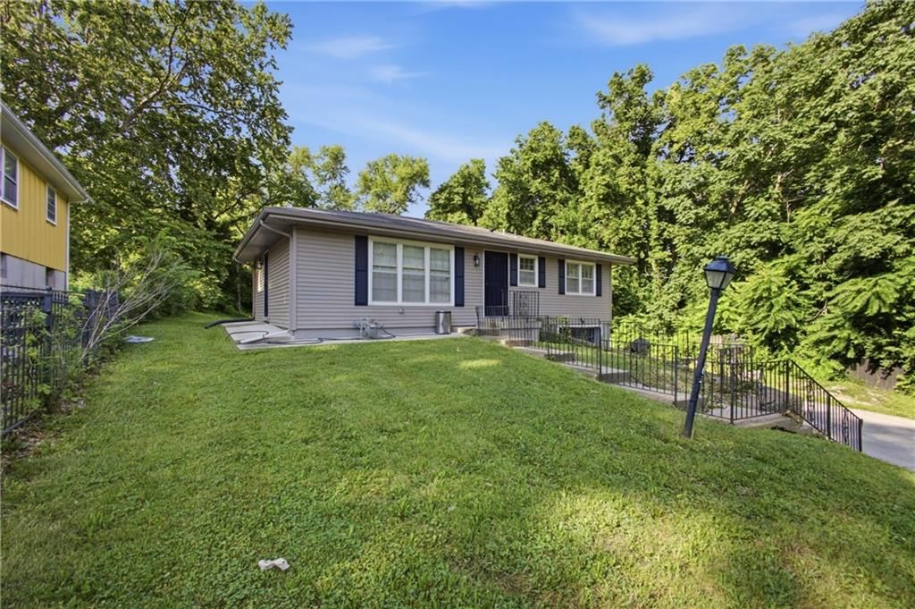 3165 LONGWOOD Avenue — photo 3