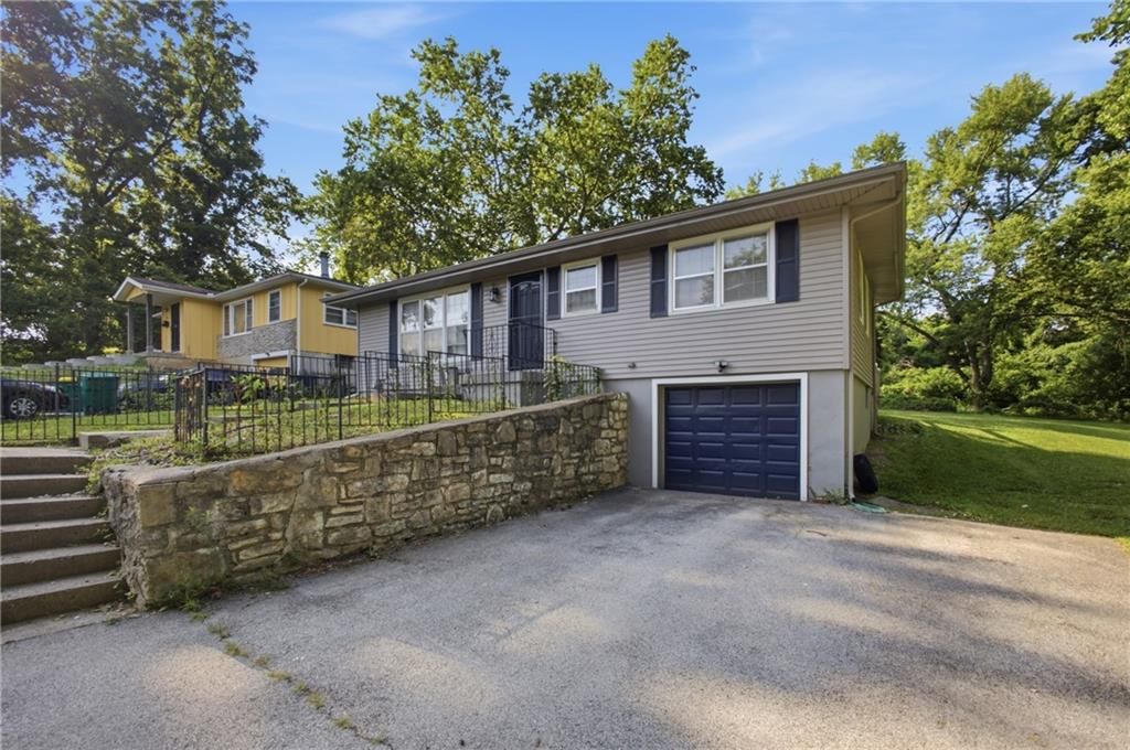 3165 LONGWOOD Avenue — photo 4