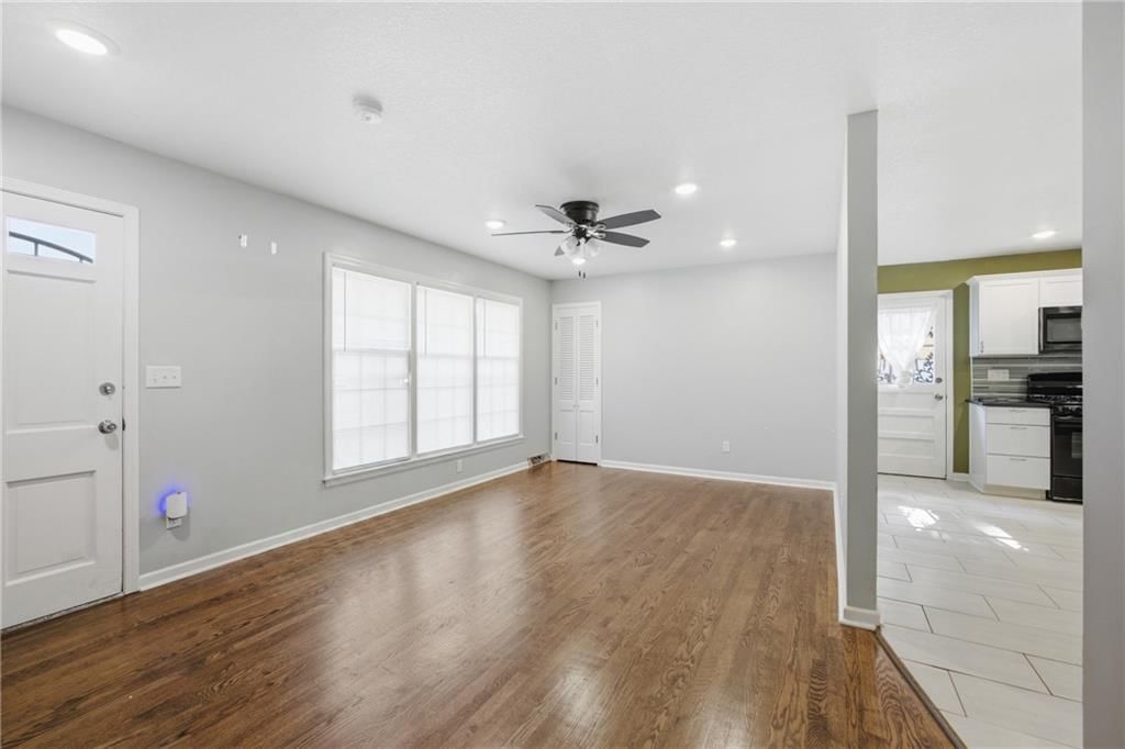 3165 LONGWOOD Avenue — photo 10
