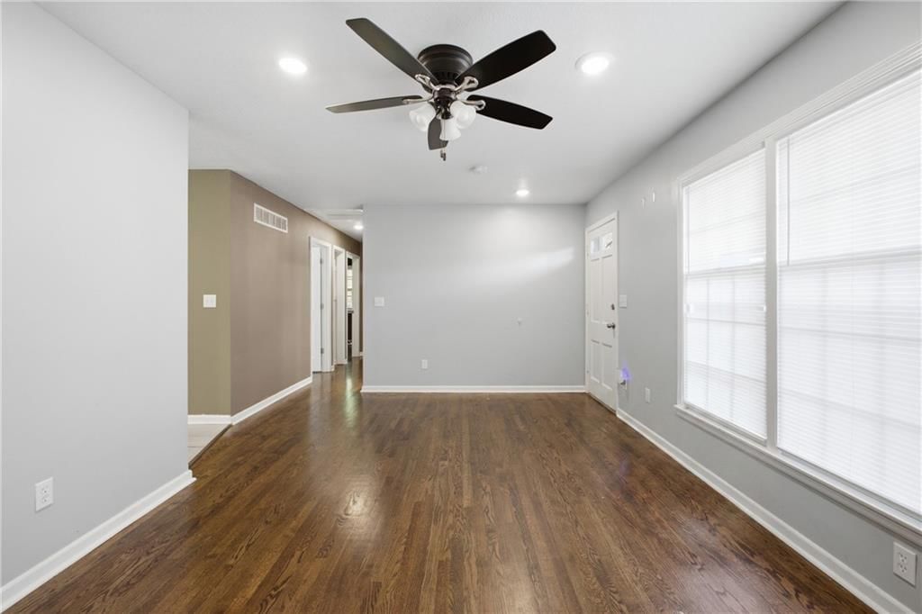 3165 LONGWOOD Avenue — photo 11