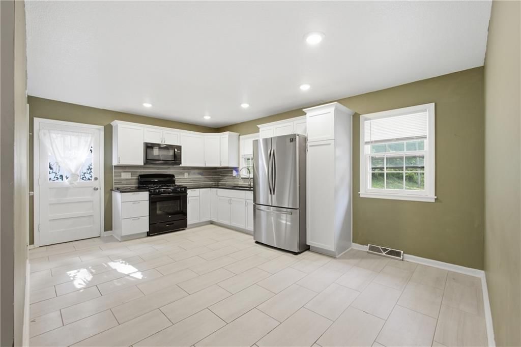 3165 LONGWOOD Avenue — photo 12