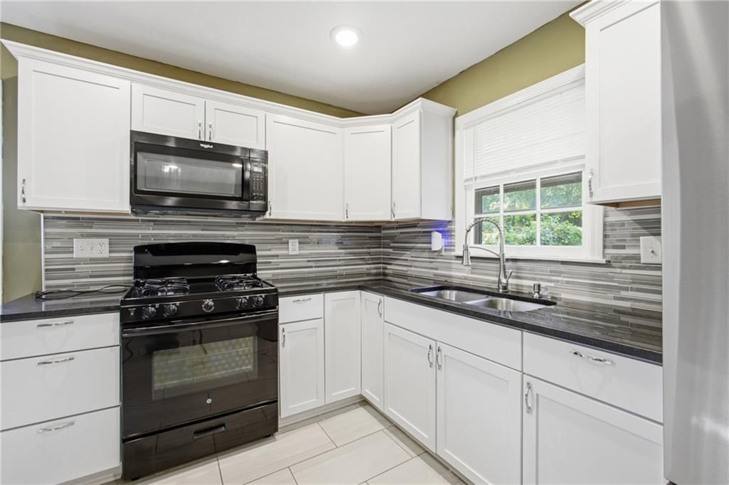 3165 LONGWOOD Avenue — photo 15