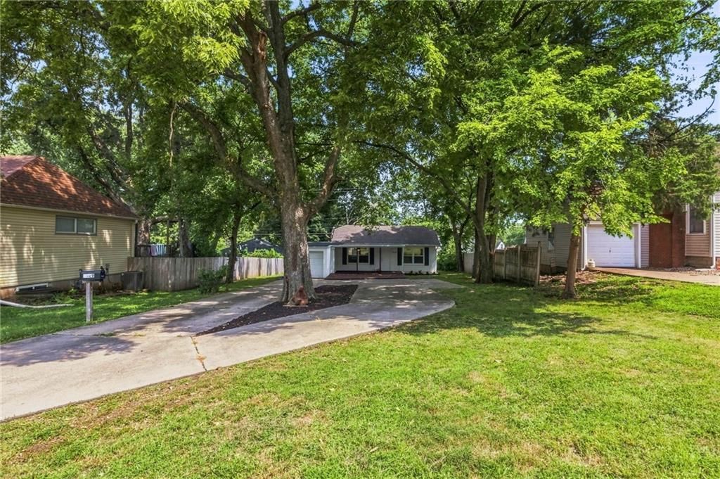 5529 Outlook Street — photo 2