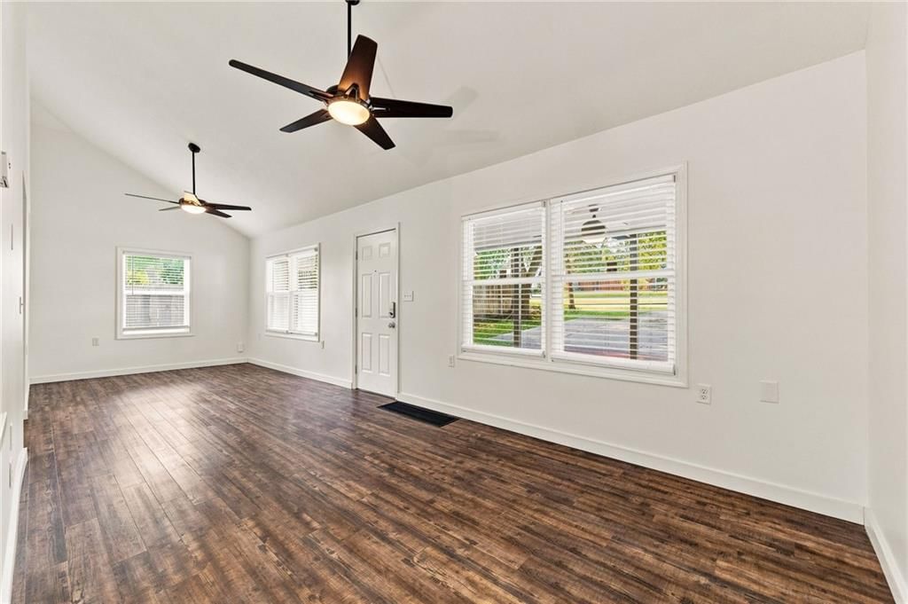 5529 Outlook Street — photo 8