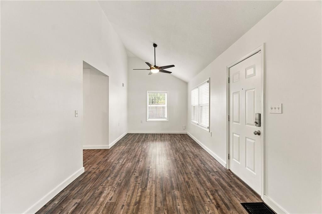 5529 Outlook Street — photo 10