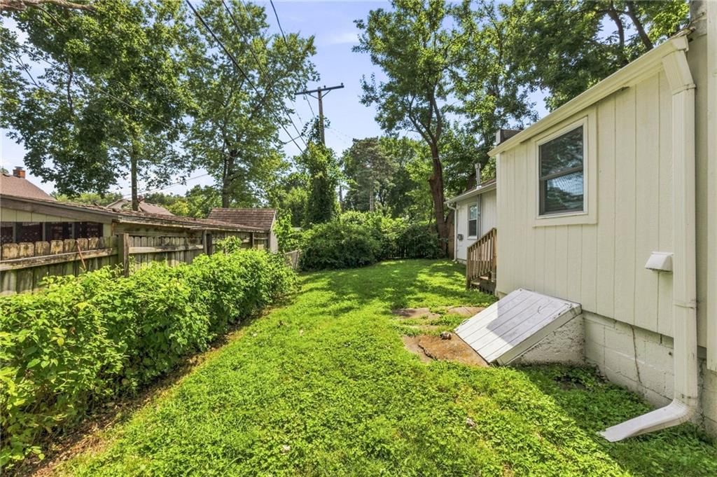 5529 Outlook Street — photo 33