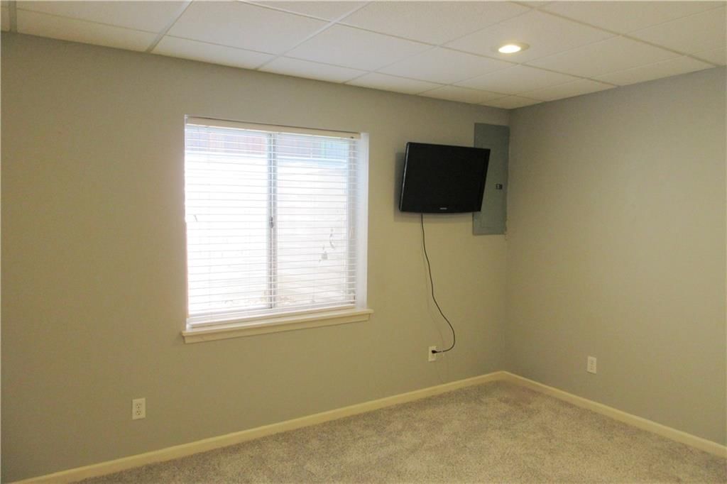 537 E Cheyenne Street — photo 2