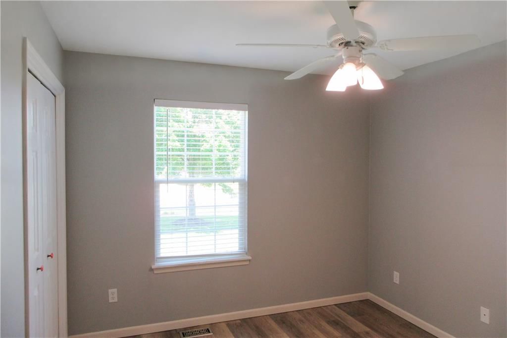 537 E Cheyenne Street — photo 10
