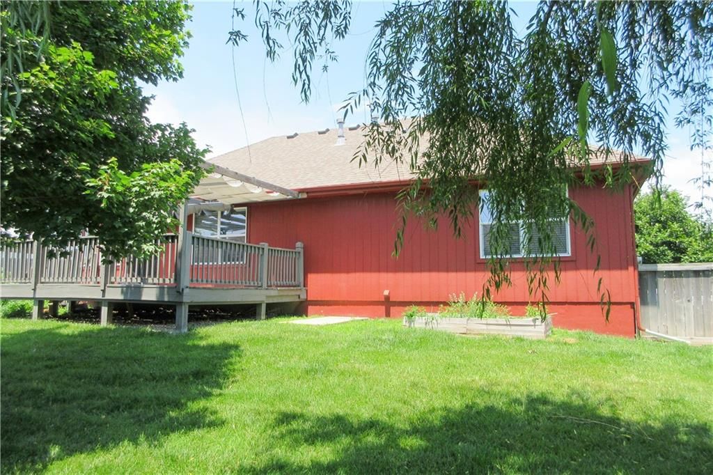 537 E Cheyenne Street — photo 31