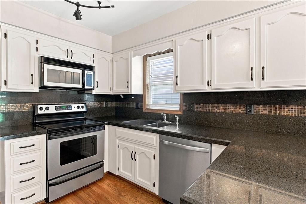 8504 N Chatham Avenue — photo 9