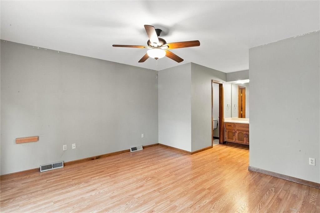 8504 N Chatham Avenue — photo 12