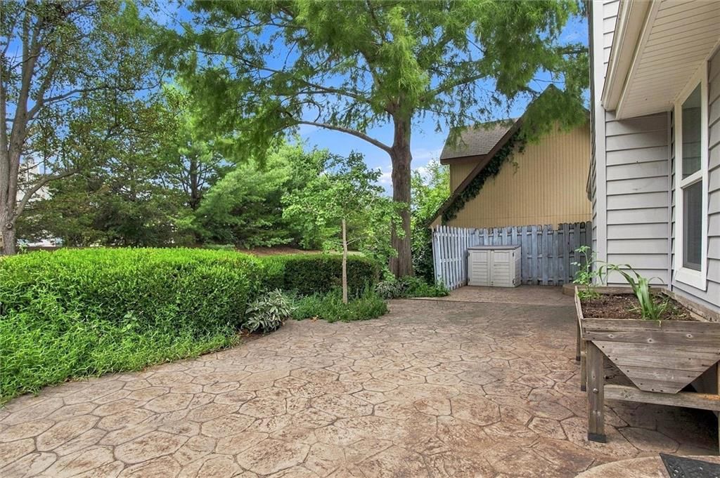 8504 N Chatham Avenue — photo 23