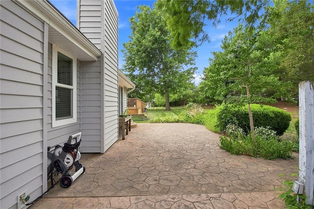 8504 N Chatham Avenue — photo 24