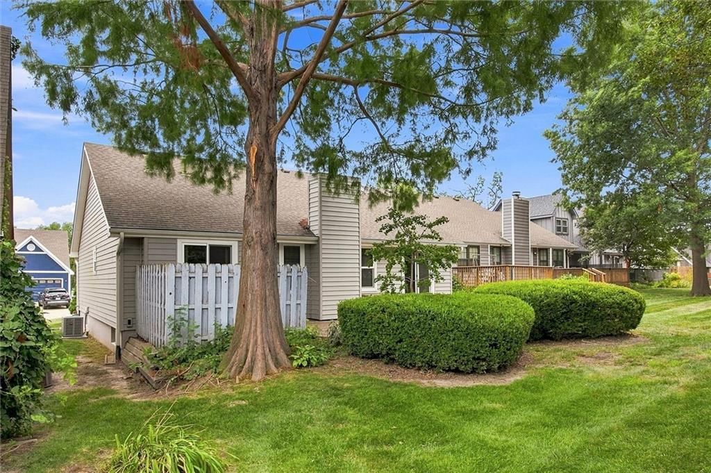 8504 N Chatham Avenue — photo 27