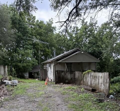 Photo 1 of 21 - 3922 Delavan Avenue, Kansas City, KS 66104