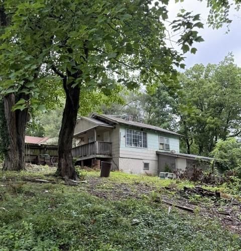 Photo 3 of 21 - 3922 Delavan Avenue, Kansas City, KS 66104
