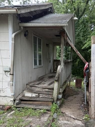 Photo 4 of 21 - 3922 Delavan Avenue, Kansas City, KS 66104