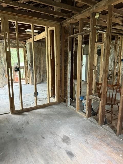 Photo 5 of 21 - 3922 Delavan Avenue, Kansas City, KS 66104