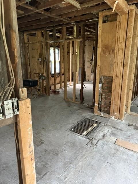 Photo 10 of 21 - 3922 Delavan Avenue, Kansas City, KS 66104