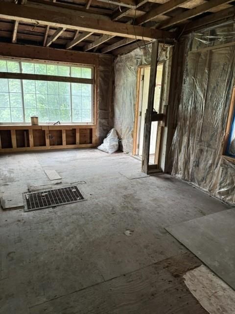 Photo 11 of 21 - 3922 Delavan Avenue, Kansas City, KS 66104