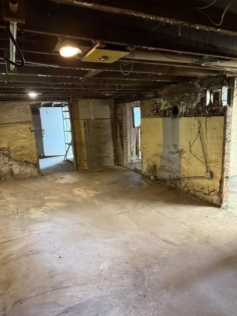 Photo 12 of 21 - 3922 Delavan Avenue, Kansas City, KS 66104