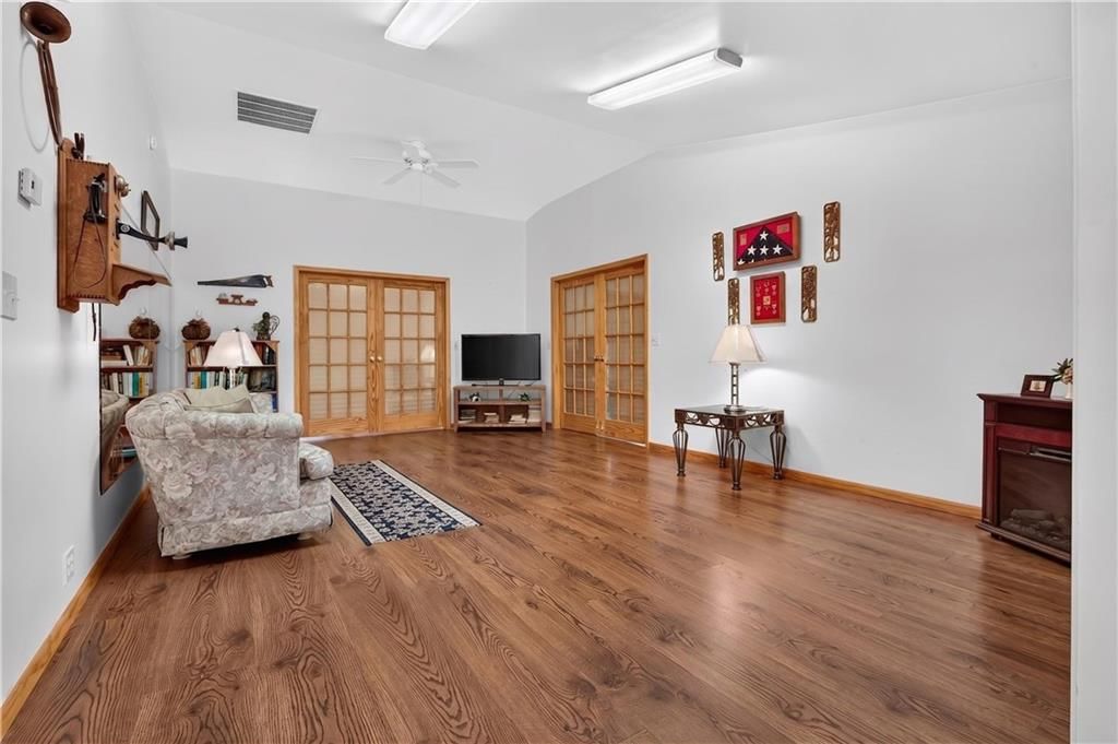 423 S Barbee Street — photo 27
