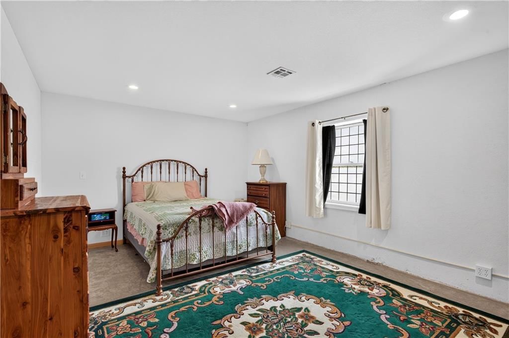 423 S Barbee Street — photo 38