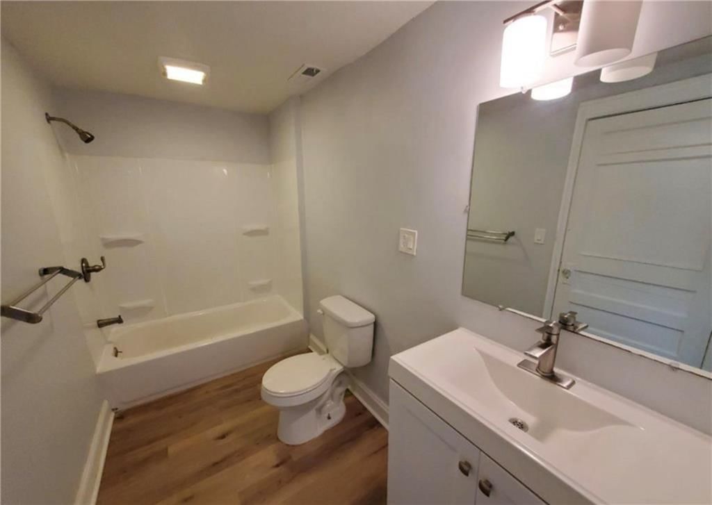 Photo 7 of 20 - 2727 Vine Street, Kansas City, MO 64109