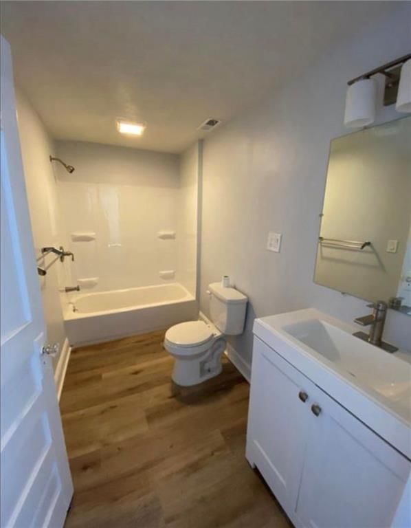 Photo 13 of 20 - 2727 Vine Street, Kansas City, MO 64109