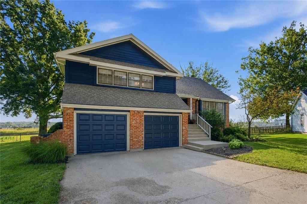 416 N PERSIMMON Drive — photo 2