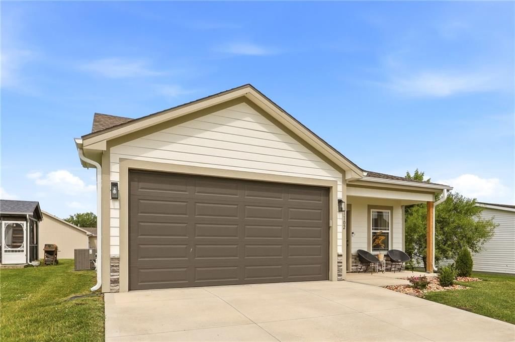 1102 White Oaks Lane — photo 3