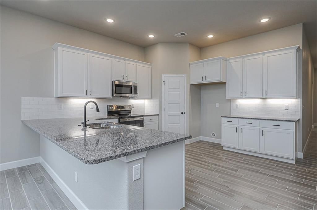 25241 W 92nd Terrace — photo 4