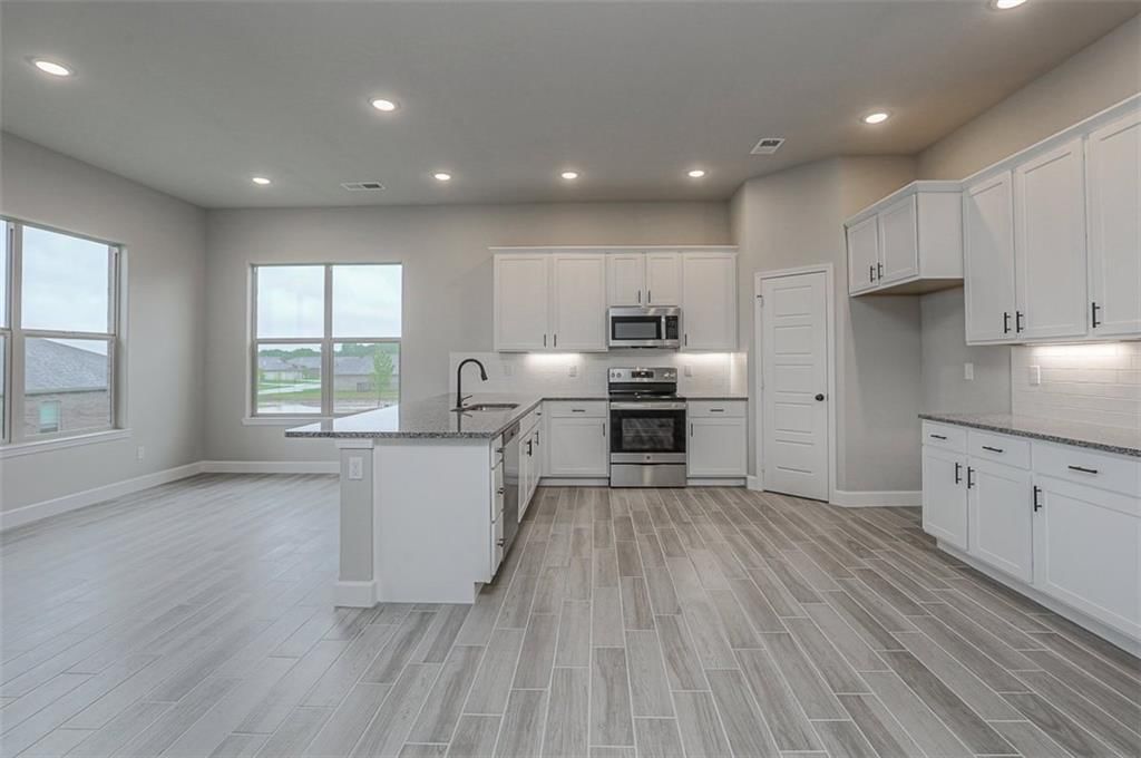 25241 W 92nd Terrace — photo 5