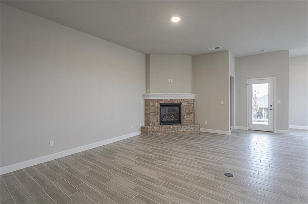 25241 W 92nd Terrace — photo 8