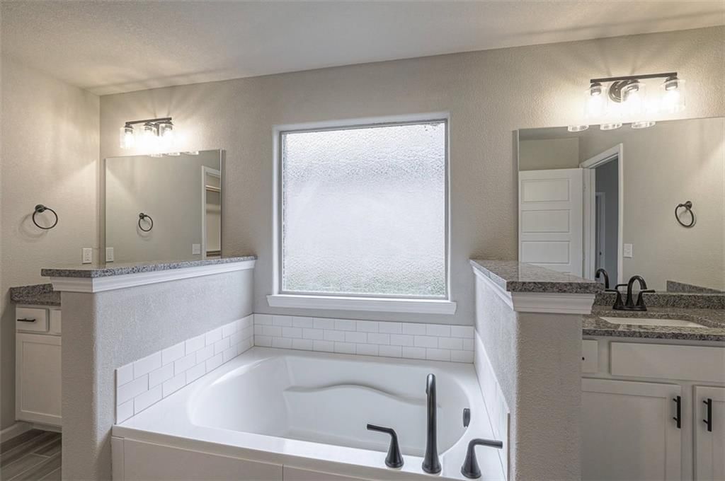 25241 W 92nd Terrace — photo 9