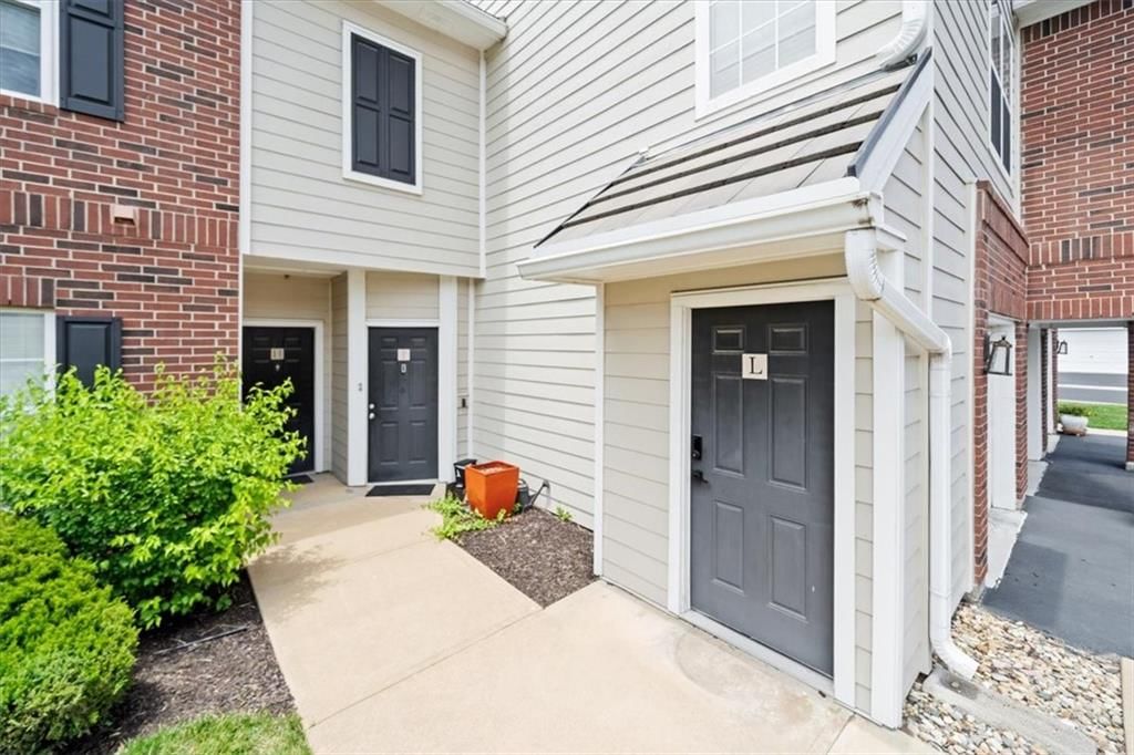 11625 Tomahawk Creek Parkway — photo 2
