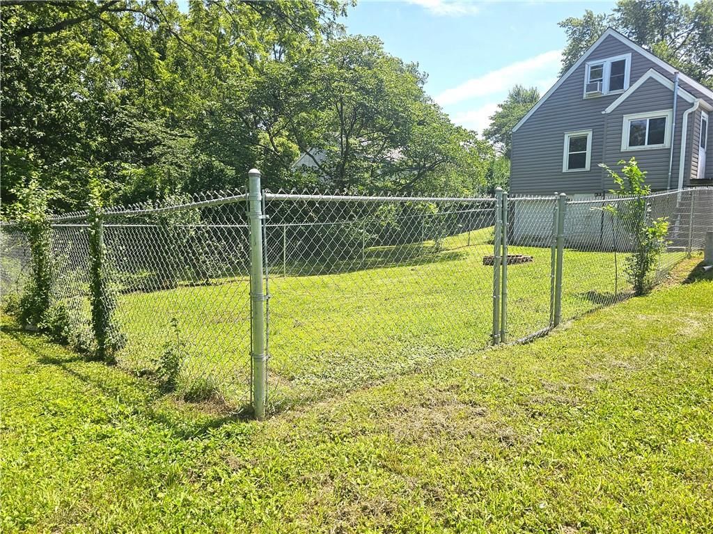 209 W Commercial Street — photo 4